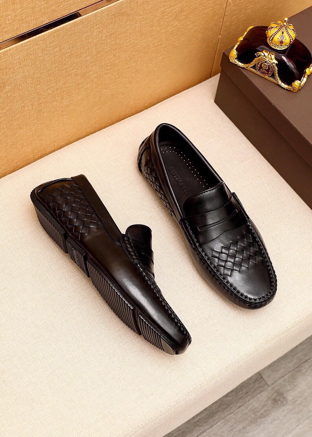 Men's shoes 💰: 500 💰💐 BV men's slip-on shoes® [BOTTEGA VENETA] official website counter new model, one-to-one mold opening ⚠Italian calfskin ➕embossed ➕cow 🐂 leather lining. Driving slip-ons, available at counters, sizes 38～44 (45🉑️customized)
